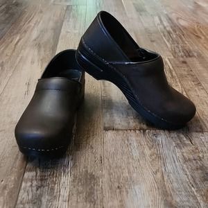 Dansko Brown & Black Slip On Clogs Size 9 1/2-10 EU40 Leather Upper Comfort Shoe